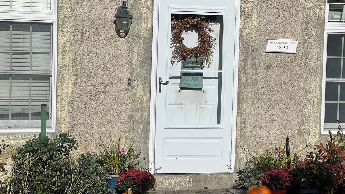 Marblehead Cottage | Charming 2 Bedroom, 2 Bath, Coastal Carriage House in Marblehead