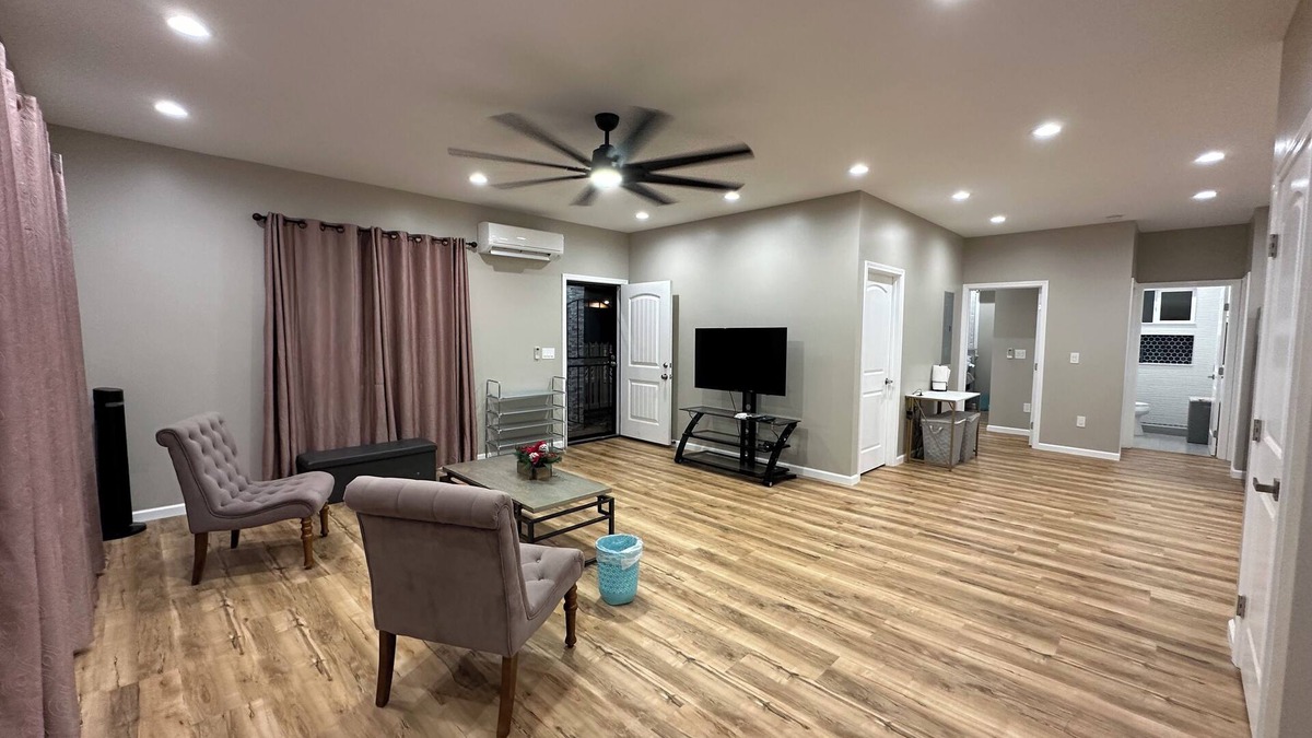 Pearl City House | Charming 2-bedroom 2 bath in Pearl City with AC, minimum 30 continues day stay