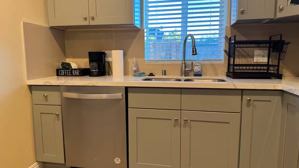 North Central House | Charming 2-bedroom/3 bathrooms unit in Pasadena with central AC