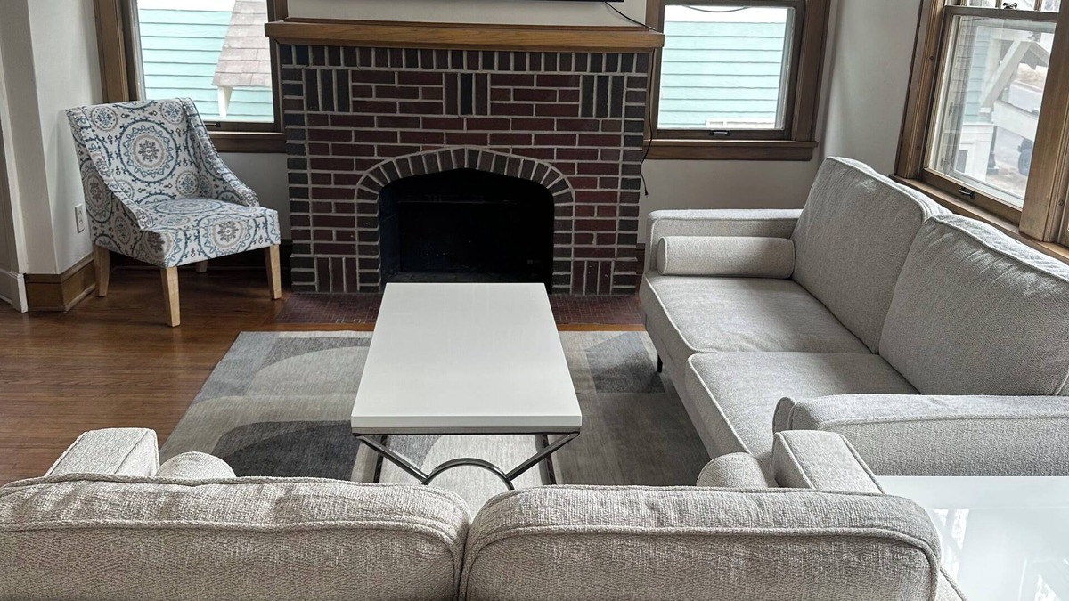 Macalester - Groveland Apartment | Charming 2-bedroom apartment in Saint Paul. Near MAC, UST, St. Kate's.