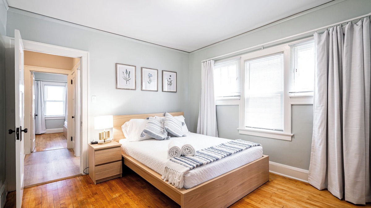 West Allis Apartment | Charming 2-bedroom apartment with AC, WiFi in fantastic West Allis