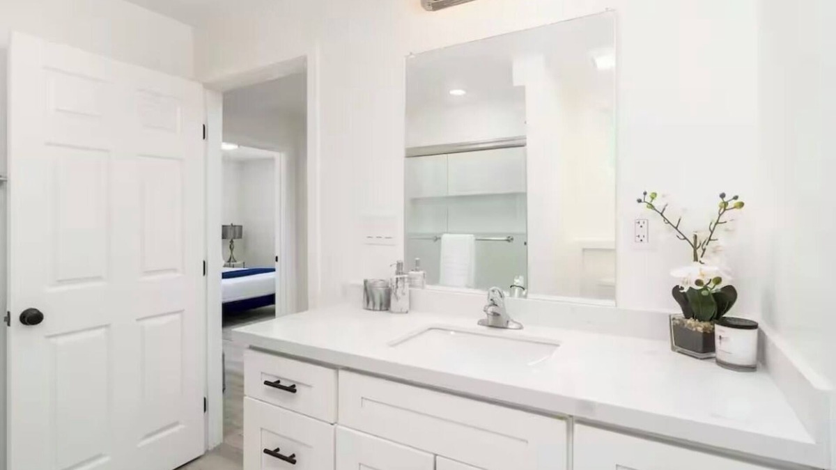 City Heights Apartment | Charming 2-bedroom apartment with WiFi, with gated parking in San Diego!