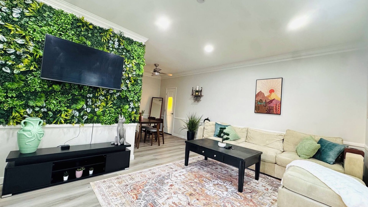 The Egyptian Apartment | Charming 2-bedroom apartment in delightful San Diego with WiFi, fitness room