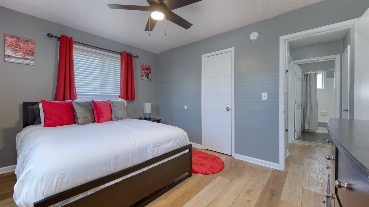 Columbus Apartment | Charming 2-bedroom apartment with AC, WiFi in brilliant Columbus