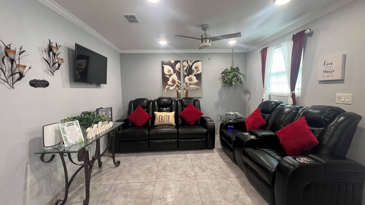 Lakeland Apartment | Charming 2-bedroom apartment in North of Lakeland with WiFi, AC