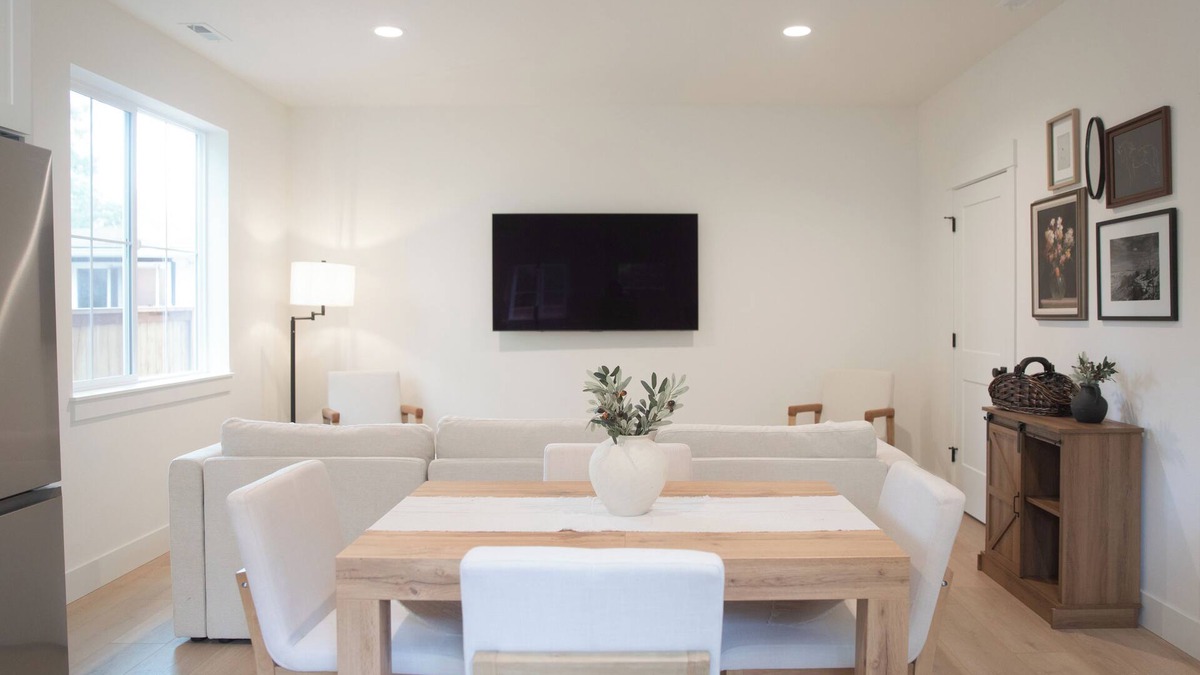 Garden Home-Whitford Apartment | Charming 2-bedroom apartment in fabulous Portland with WiFi