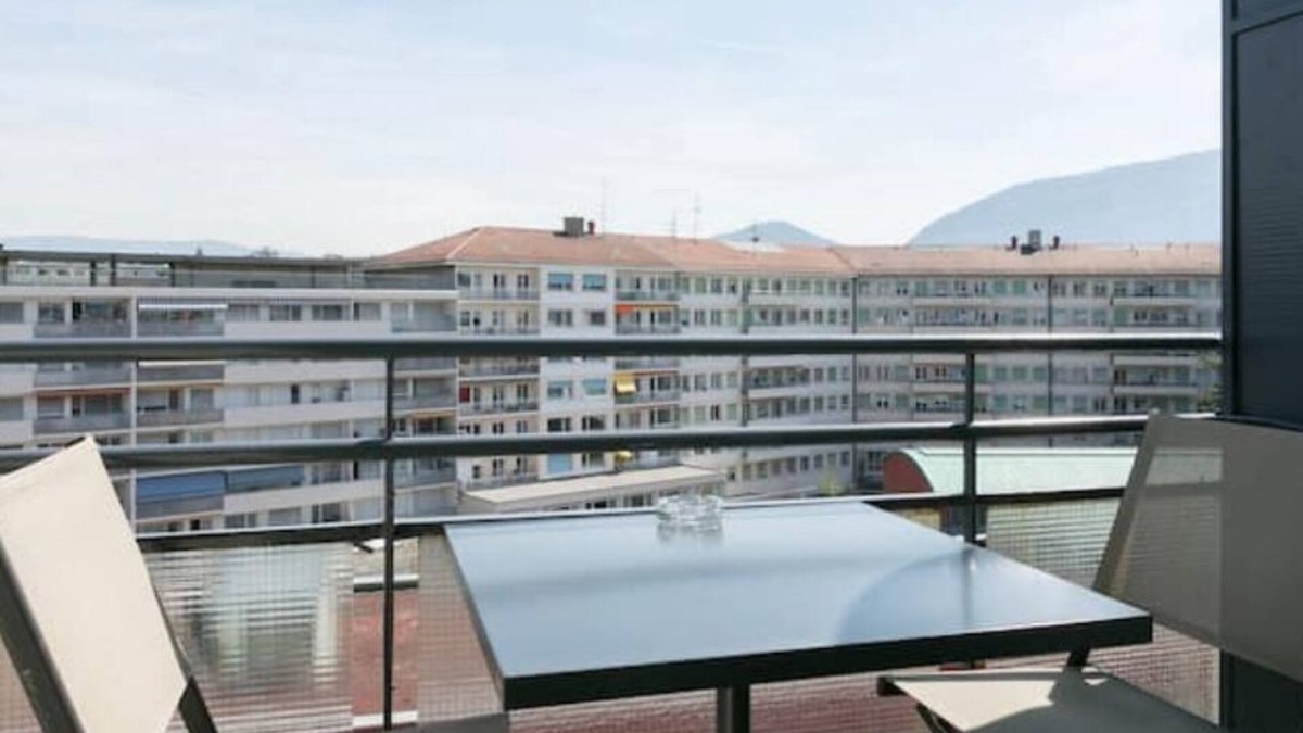 Carouge Apartment | Charming 2-bedroom apartment in enchanting Genève with balcony