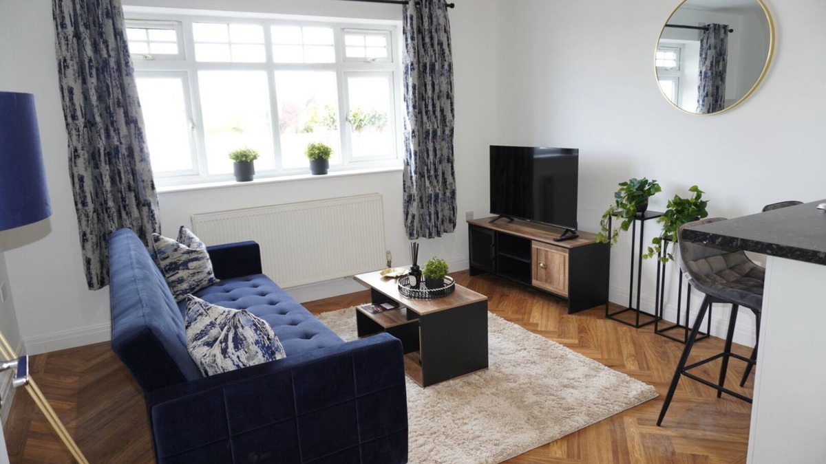 Hull Apartment | Charming 2 bedroom apartment, recently refurbished, great location pet friendly!