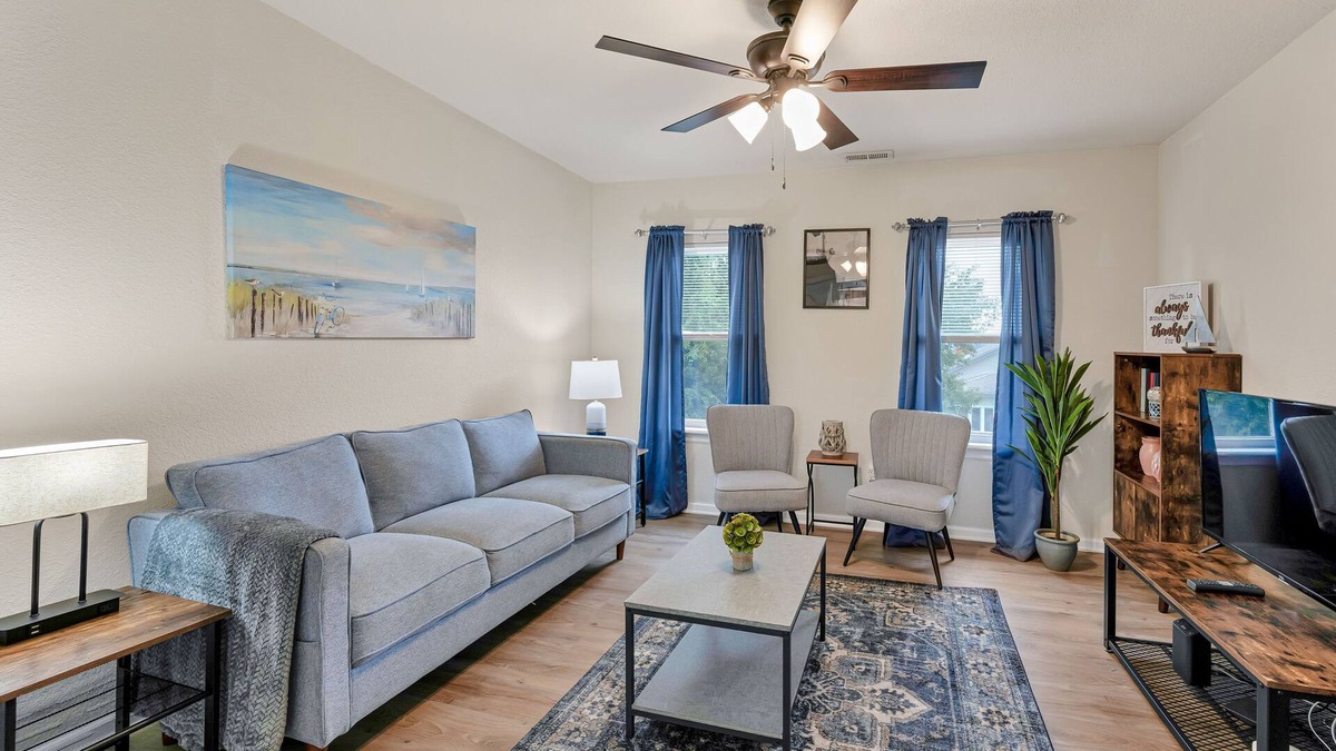 Buckroe Beach Apartment | Charming 2-bedroom apartment in delightful Hampton with WiFi, 30+ Day Stay