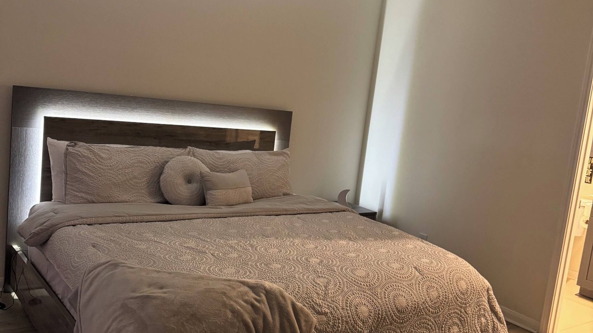 Briarforest Apartment | Charming 2-bedroom apartment in perfect Houston with 2 pool view balconies