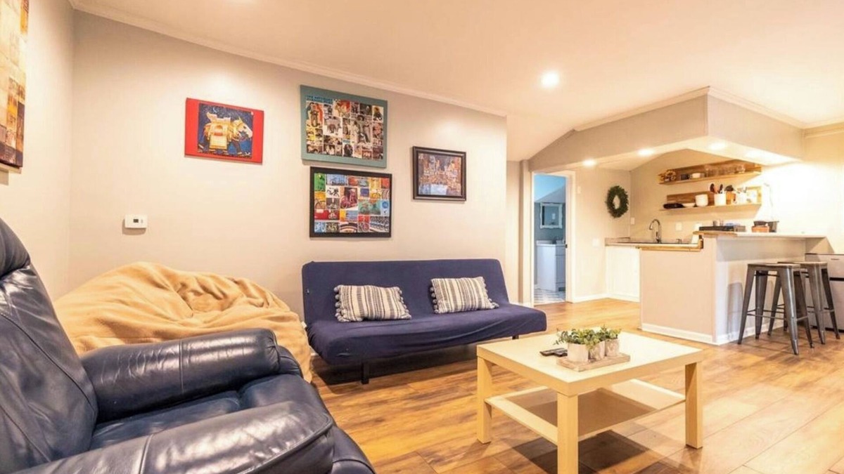 Berclair Apartment | Charming 2-bedroom apartment with Fast WiFi, AC and a Soaking Tub in Memphis, TN