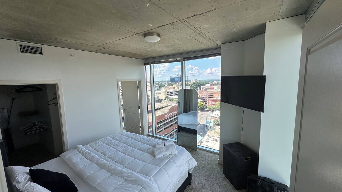 Downtown Apartment | Charming 2-bedroom apartment in delightful Raleigh with AC, fitness room