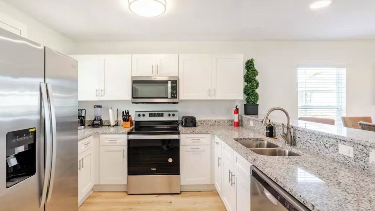 Sun 'N Lake Apartment | Charming 2-bedroom apartment in wonderful Sebring with WiFi