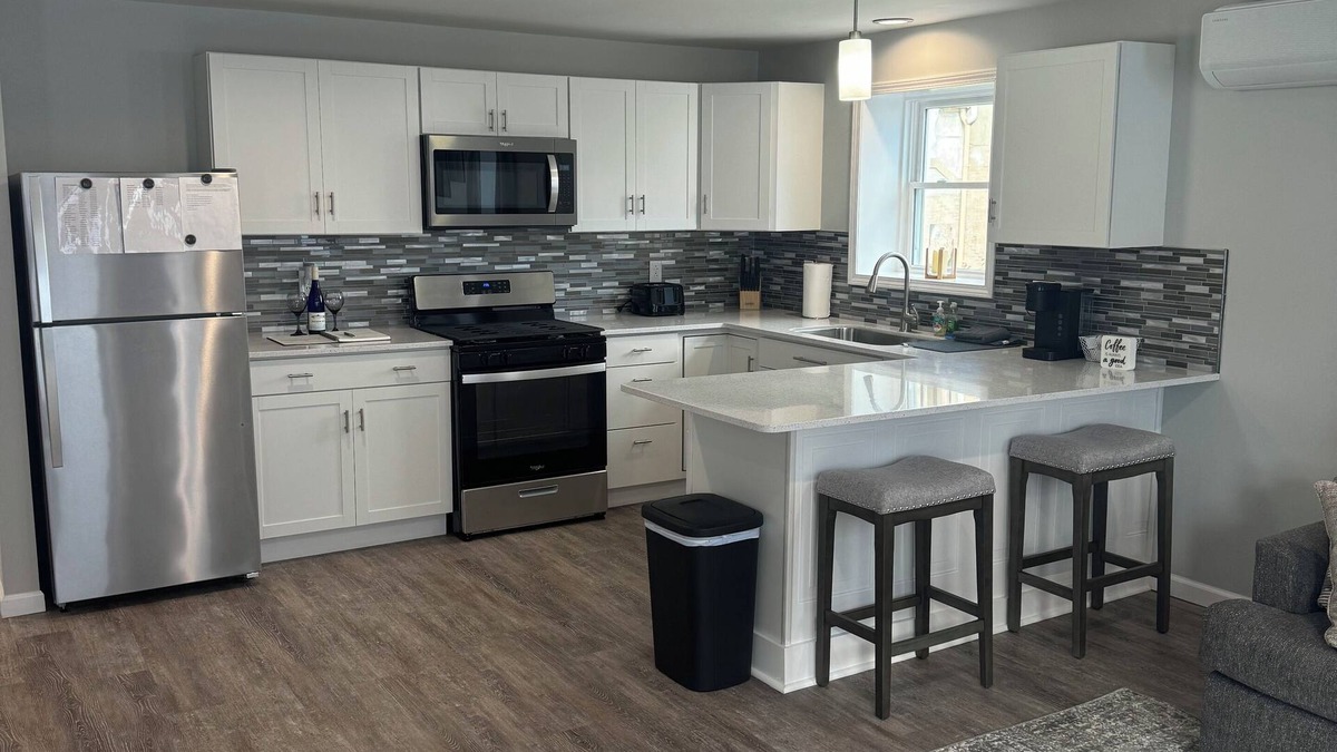 South Main Street Apartment | Charming 2-bedroom apartment in delightful Geneva,walking distance to downtown.
