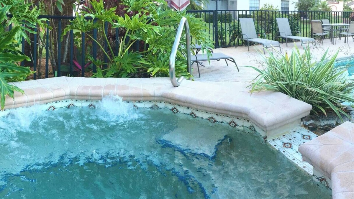 Gleneagles Apartment | Charming 2-bedroom apartment with AC, WiFi in fabulous Naples