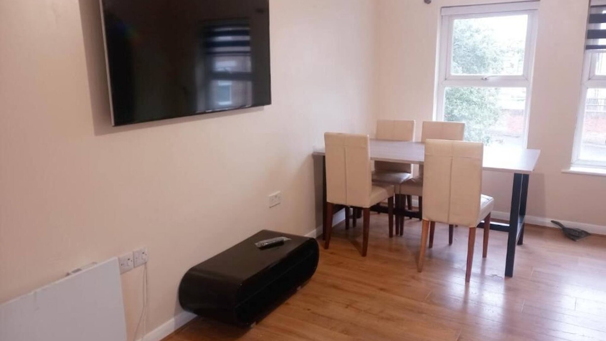 Erith Apartment | Charming 2-bedroom apartment in Erith with WiFi access