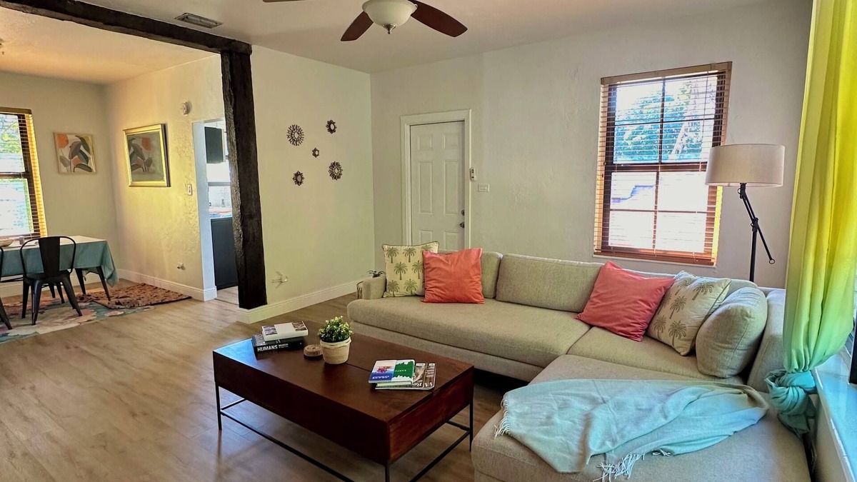 Buena Vista House | Charming 2-bedroom apartment 1 block away from the Design District!