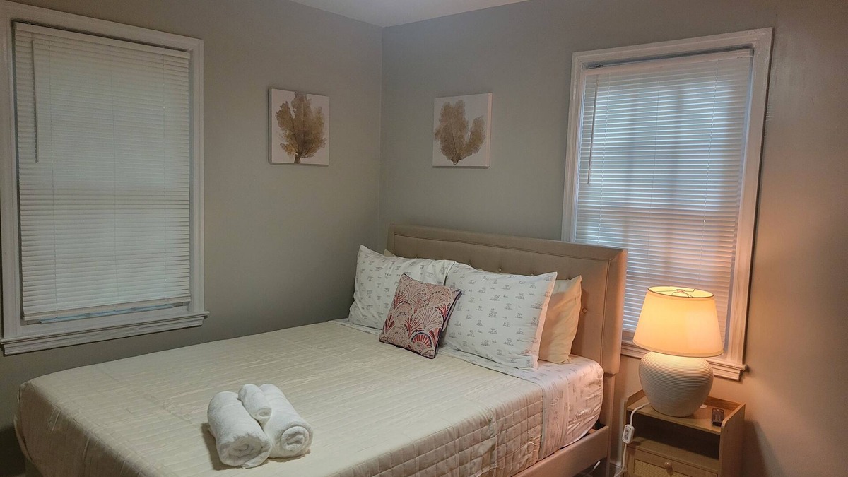 Greensboro House | Charming 2-bedroom bungalow in lovely Greensboro 4min walk to Collisuem