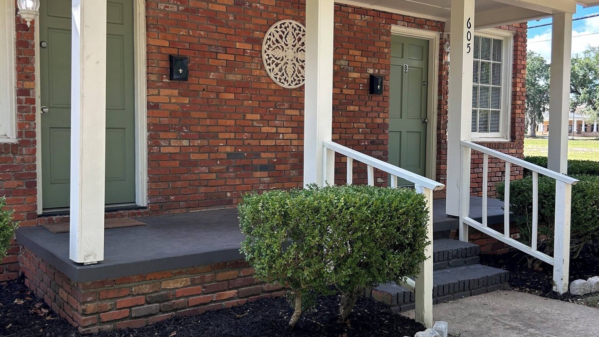 Albany Apartment | Charming 2-bedroom Boho style apartment with AC, WiFi in cool Albany