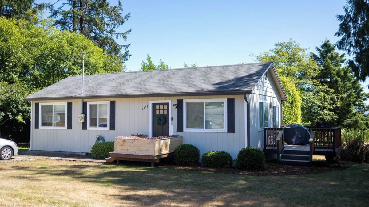 Bay City House | Charming 2-bedroom Bungalow in Bay City with Filtered Tillamook Bay Views