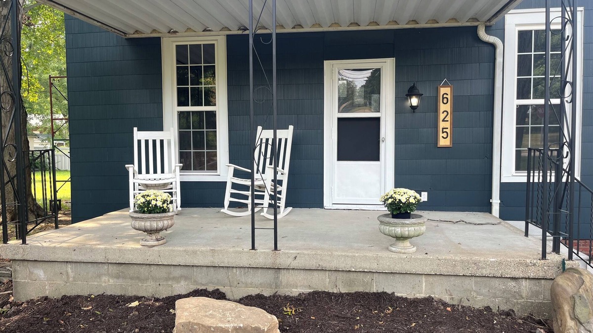 Olney House | Charming 2-bedroom bungalow plus full size bed, and outdoor space.
