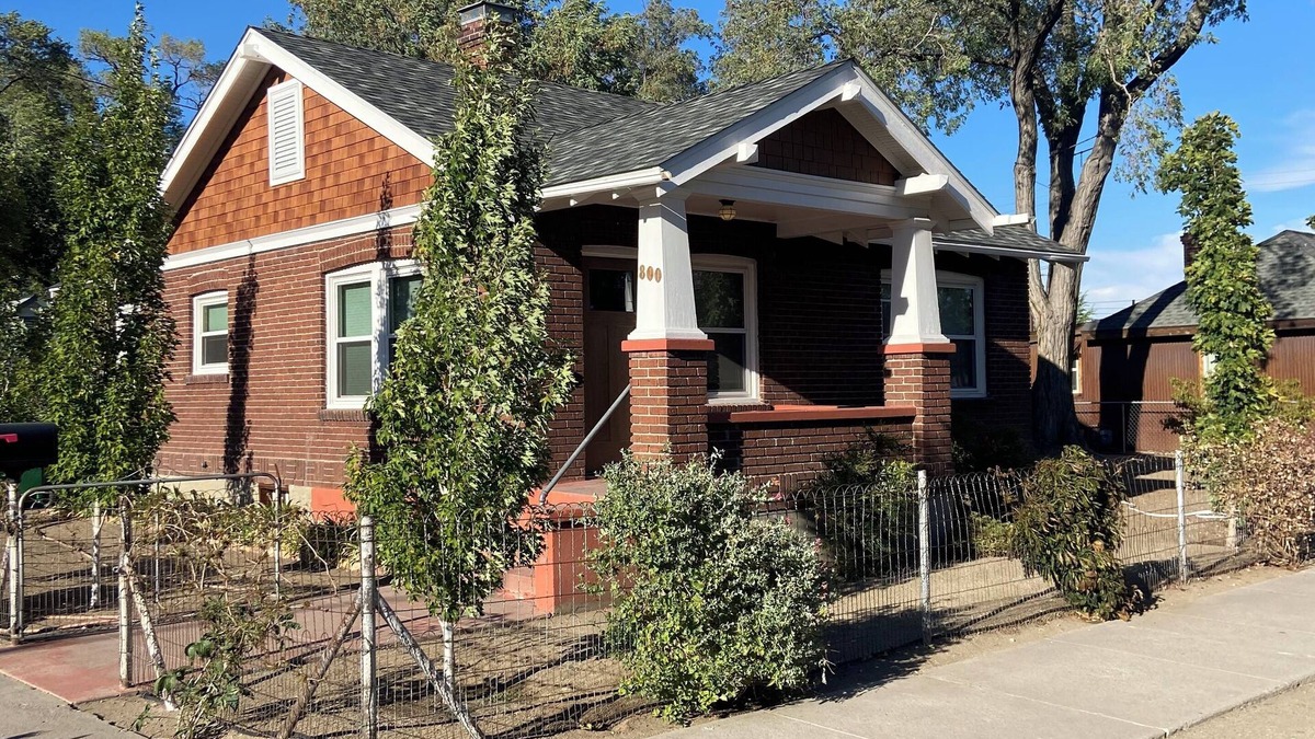 Northeast Reno House | Charming 2-bedroom bungalow in Reno with WiFi and AC 1 block from i-80
