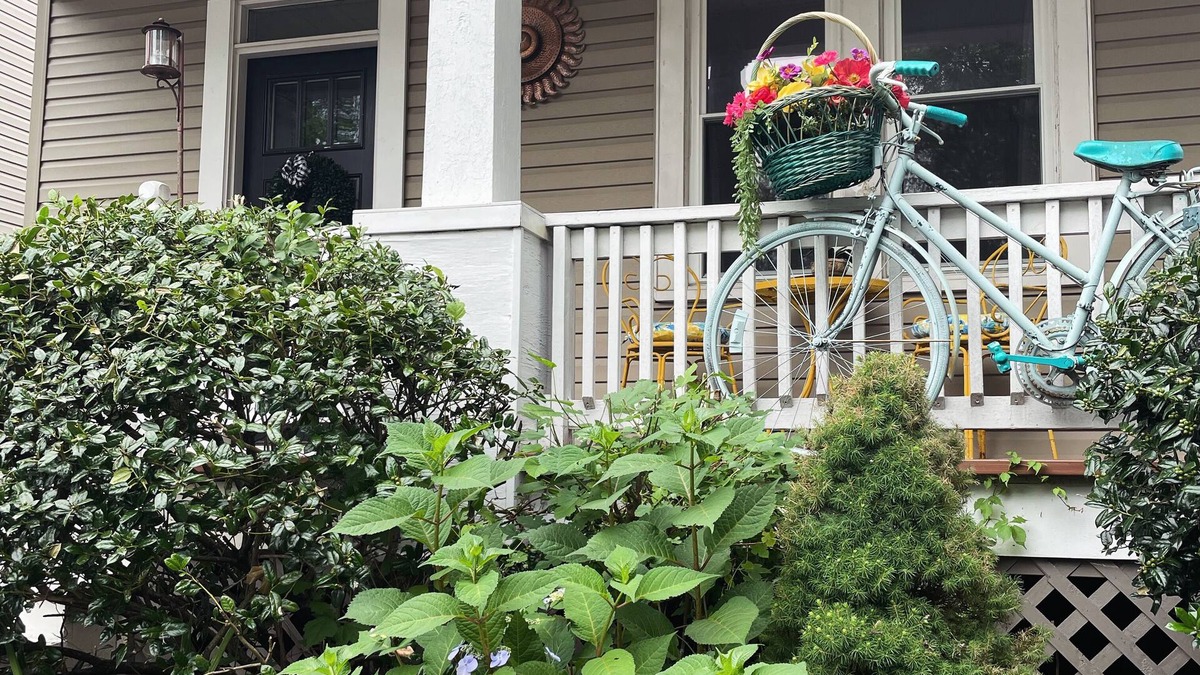 Hagerstown Cottage | Charming 2-bedroom cottage with fenced yard pet friendly!