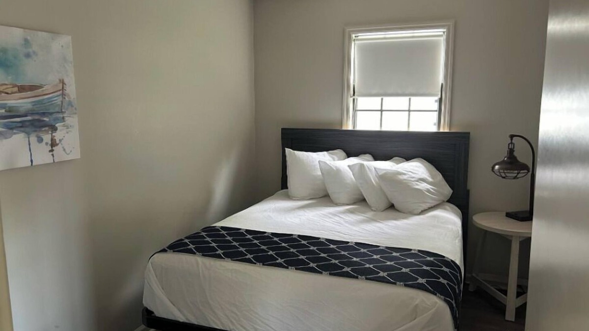 Winchester Cabin | Charming 2-bedroom cabin with WiFi, AC in Winchester