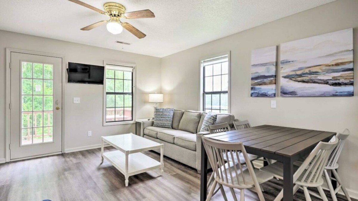 Winchester Cabin | Charming 2-bedroom cabin in marvelous Winchester with WiFi, AC