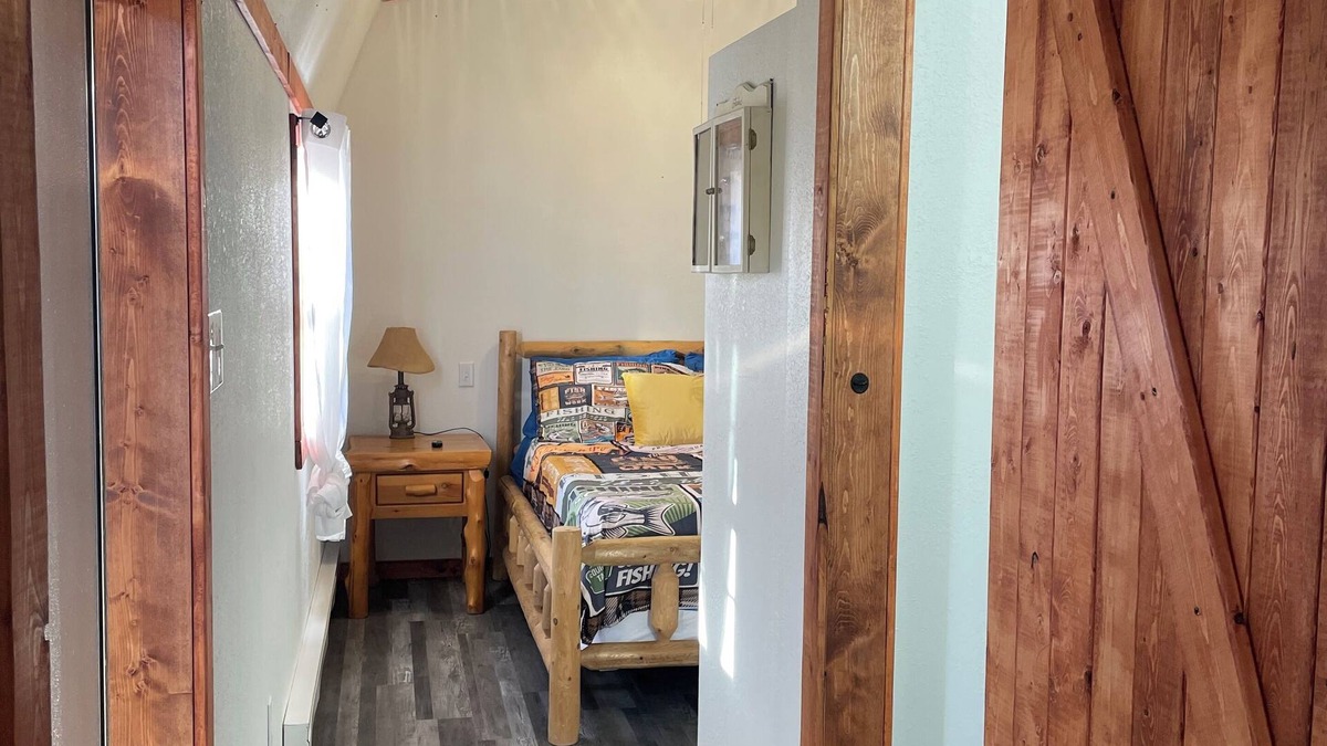 Licking Cabin | Charming 2-bedroom cabin with WiFi and AC in Licking