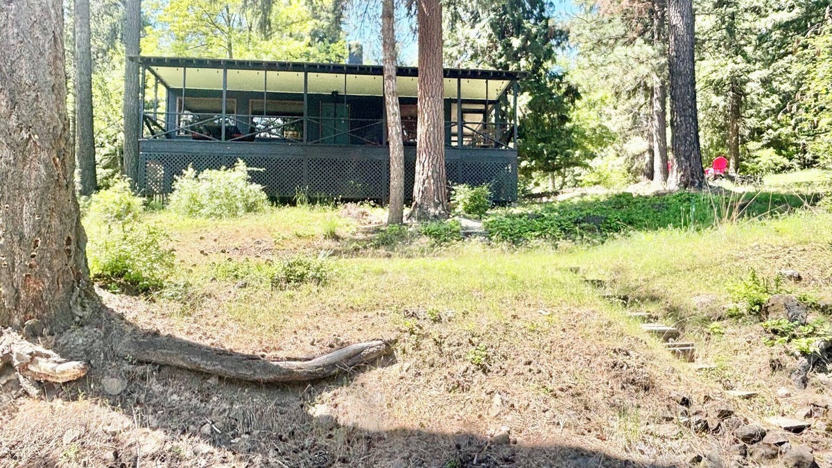 Worley Cabin | Charming 2-bedroom cabin with lake views offering a quiet, lake-side retreat.