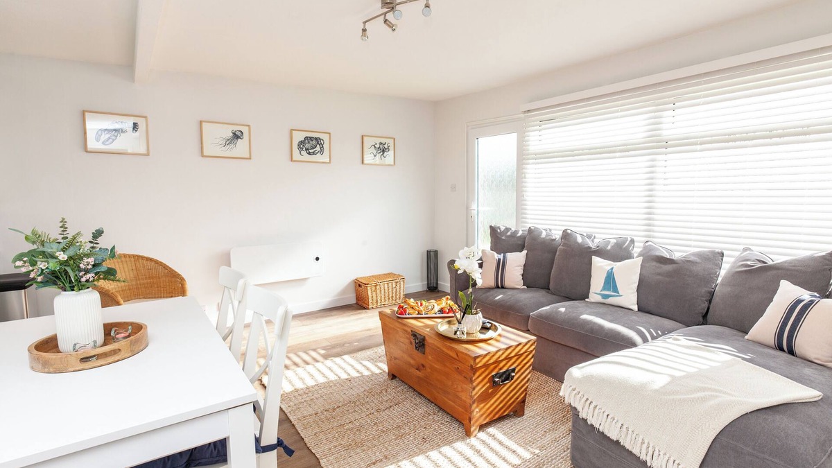 Dartmouth Ski Chalet | Charming 2-bedroom chalet in Dartmouth. Perfect for couples & families. Sleeps 5