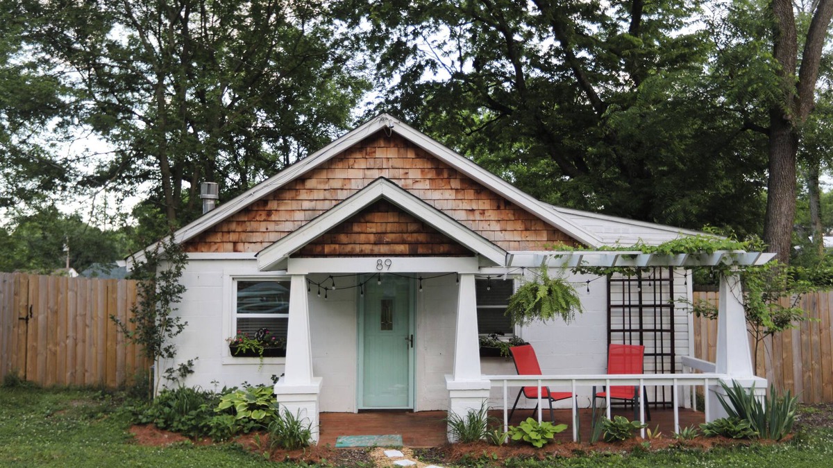 Woodbine Cottage | Charming 2-bedroom cottage 10 min to downtown - King bed - Fireplace