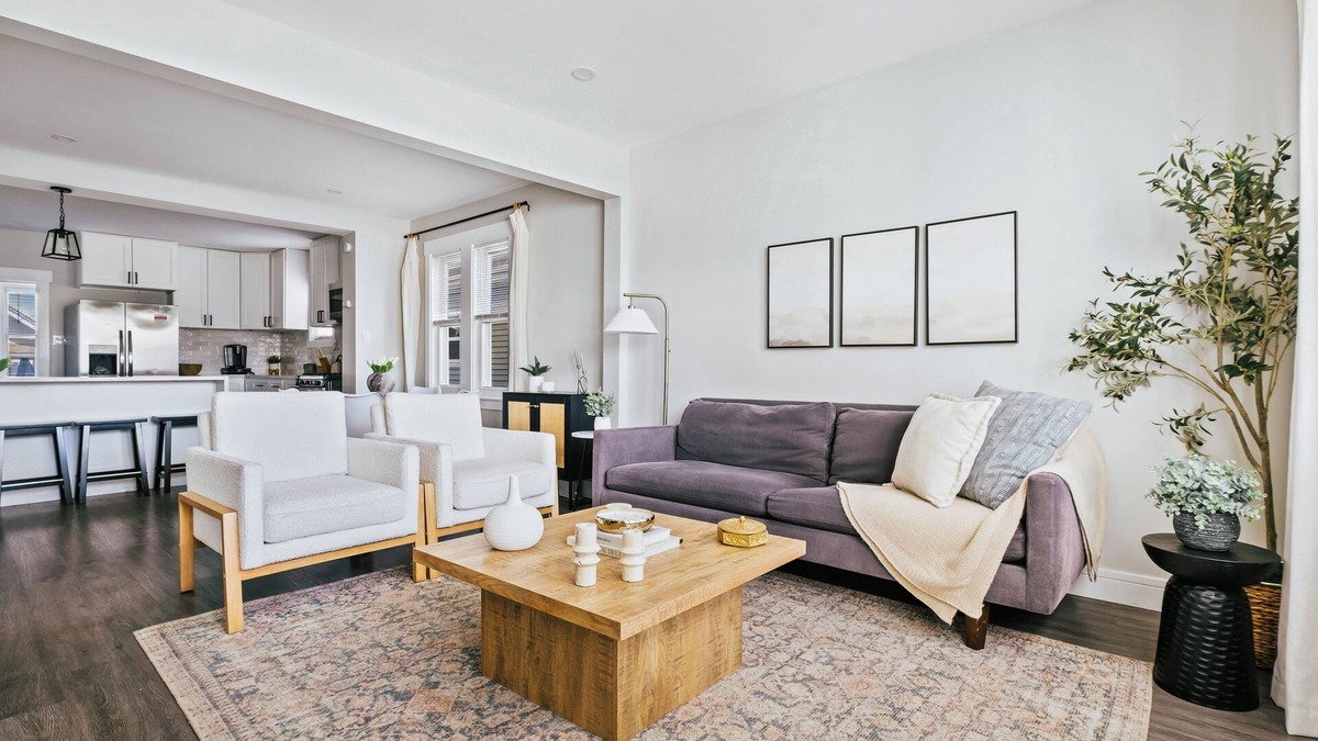 Chicago Condo | Charming 2-bedroom condo in marvelous Chicago