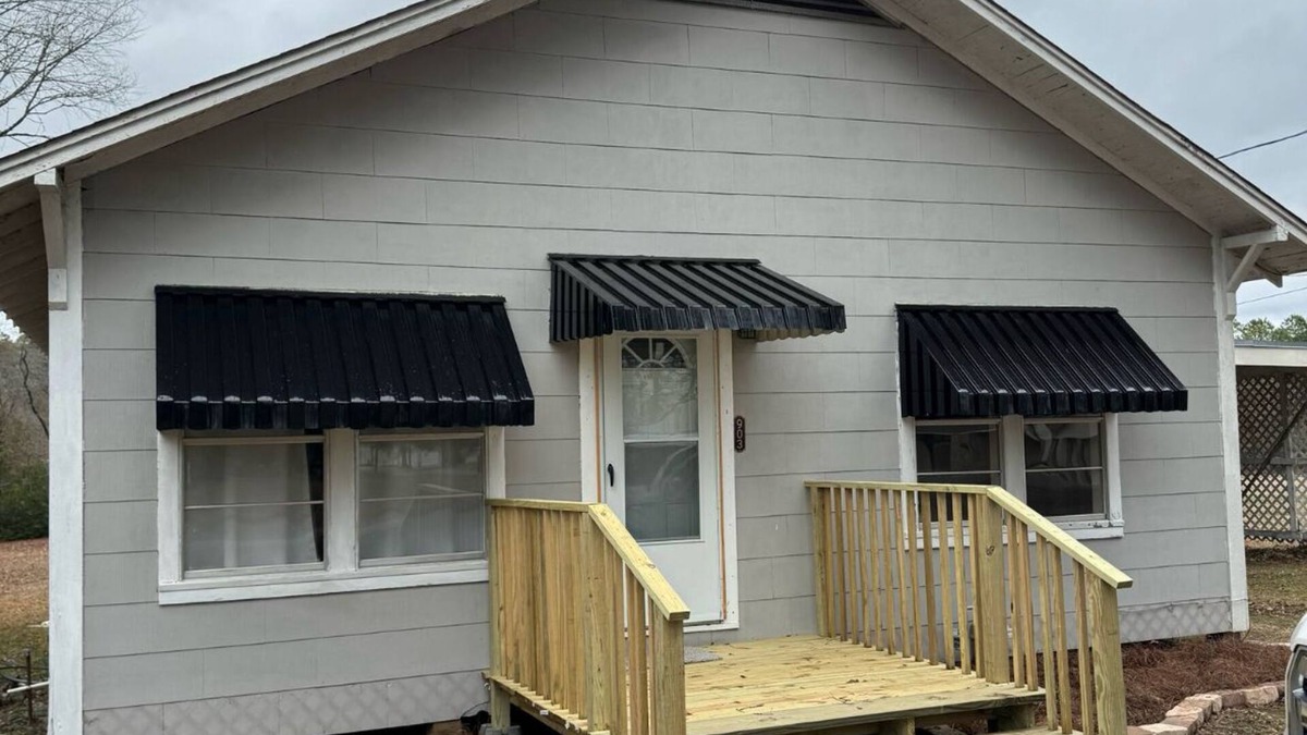 Grayson Cottage | Charming 2-bedroom cottage in adorable Grayson with WiFi, AC