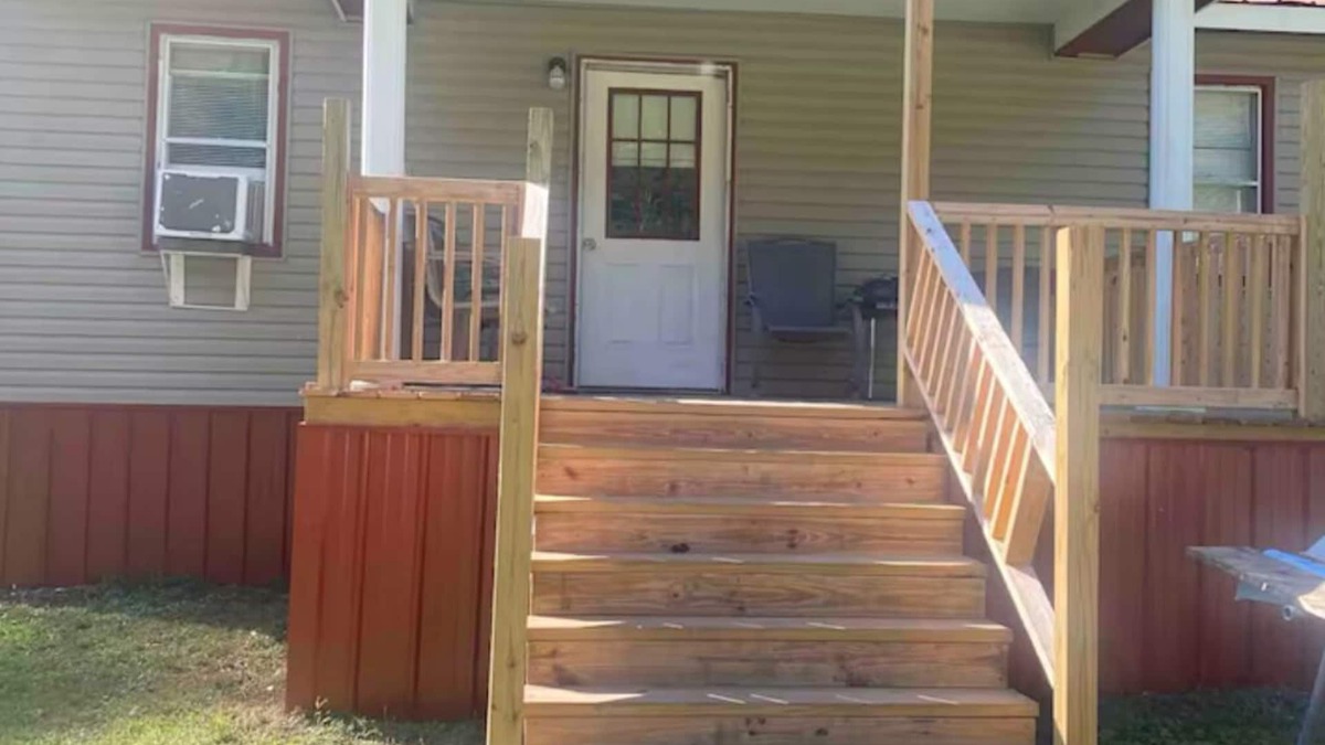 Meador Cottage | Charming 2-bedroom cottage in Matewan with WiFi and AC