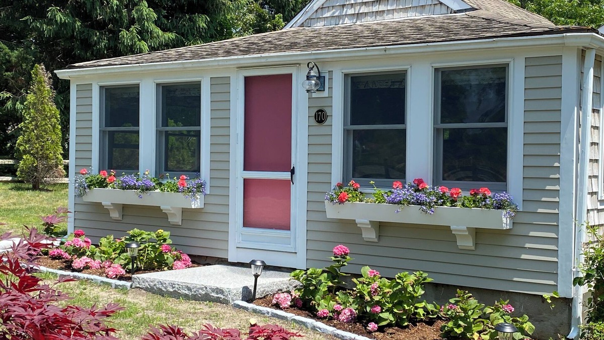 Orleans Cottage | Charming 2-bedroom cottage in wonderful Barley Neck area of Orleans with WiFi AC