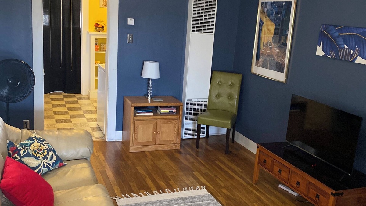 Winslow Cottage | Charming 2-bedroom cottage in Winslow with Window AC's, heat, WiFi