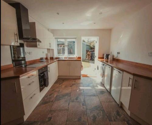 Sudbury House | Charming 2 Bedroom Cottage mid town on quiet road