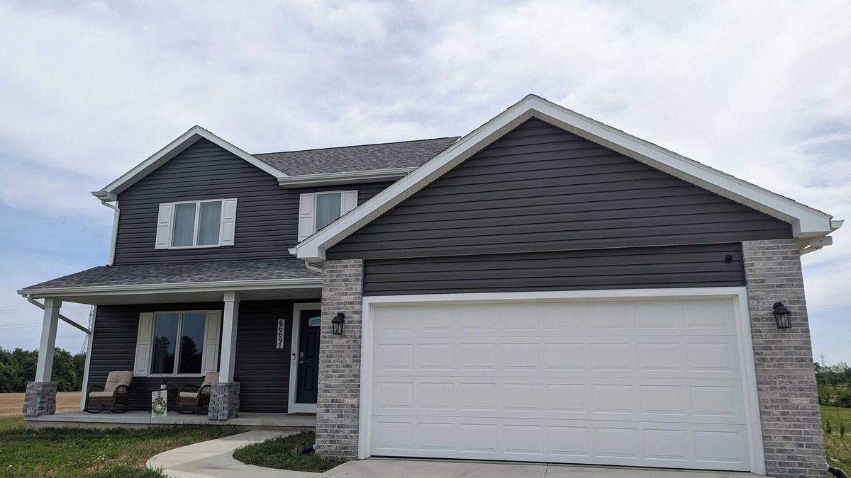 Wyatt House | Charming 2-bedroom country house near South Bend and Potato Creek with WiFi, AC.