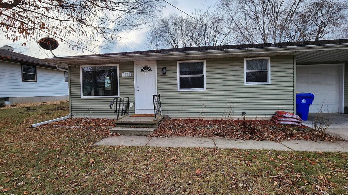 Green Bay House | Charming 2-bedroom Duplex house in fabulous Green Bay