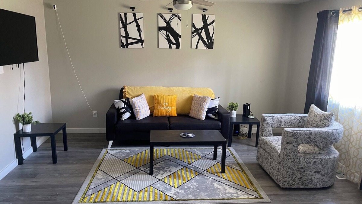 Avon House | Charming 2-bedroom duplex in fabulous Avon with WiFi, AC