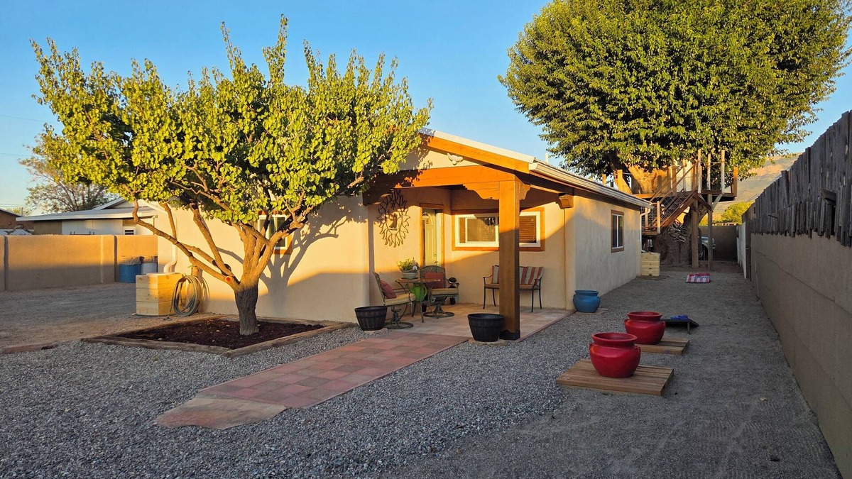 Bernalillo Other | Charming 2-bedroom farmhouse between Albuquerque and Santa Fe.