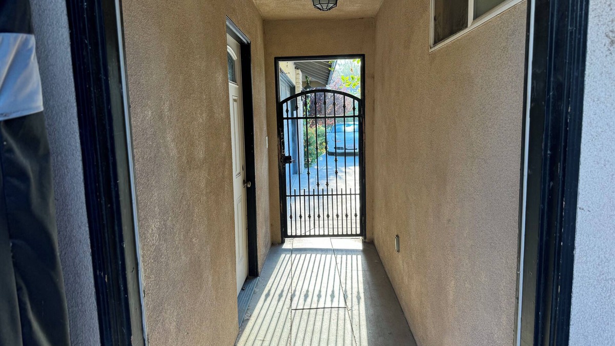 Riverside House | Charming 2-bedroom Guest House in Riverside with WiFi and AC
