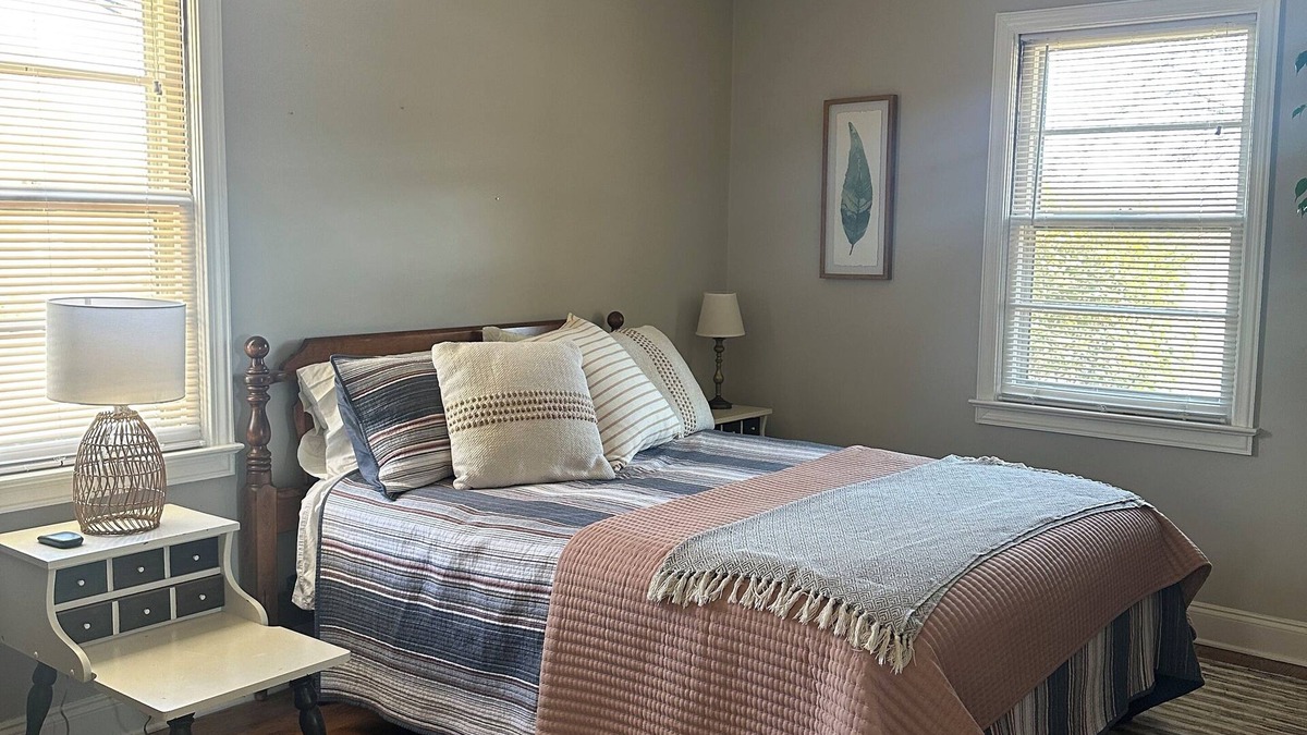 Parker House | Charming 2-bedroom house in Greenville with Screened Porch, Huge Backyard