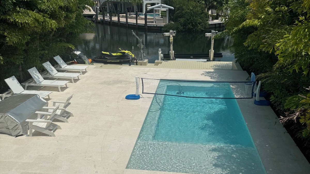 White Marlin Beach House | Charming 2-bedroom house in welcoming Islamorada with WiFi, AC