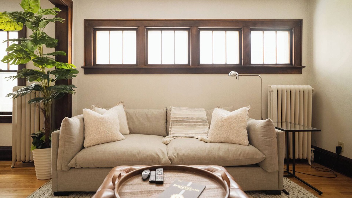 Union Park House | Charming 2-bedroom house with WiFi, Centrally Located in Saint Paul