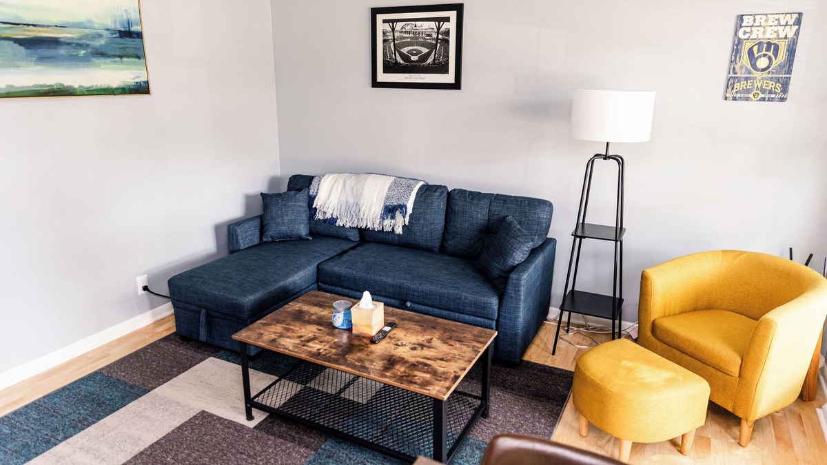 West Allis House | Charming 2-bedroom house with everything you need in the heart of West Allis