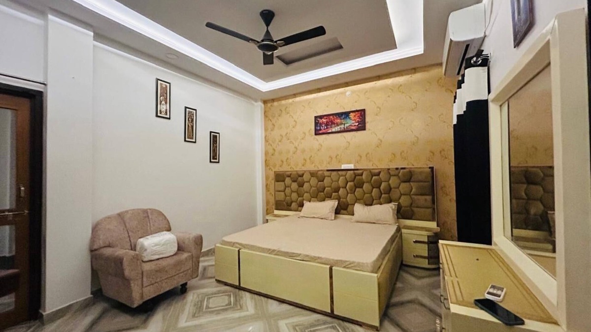 Allahabad House | Charming 2-bedroom house in welcoming Prayagraj with AC, WiFi nOn main road.