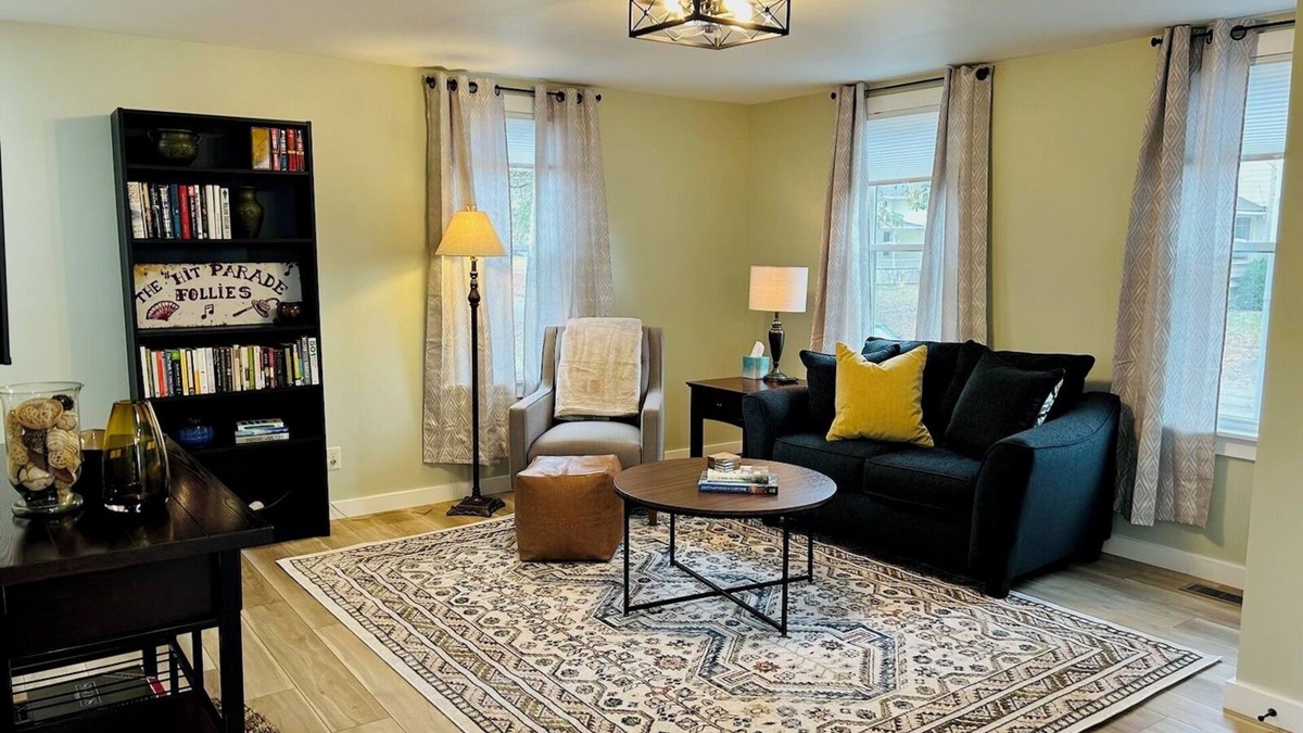 Galesburg House | Charming 2-bedroom house in historical Galesburg neighborhood